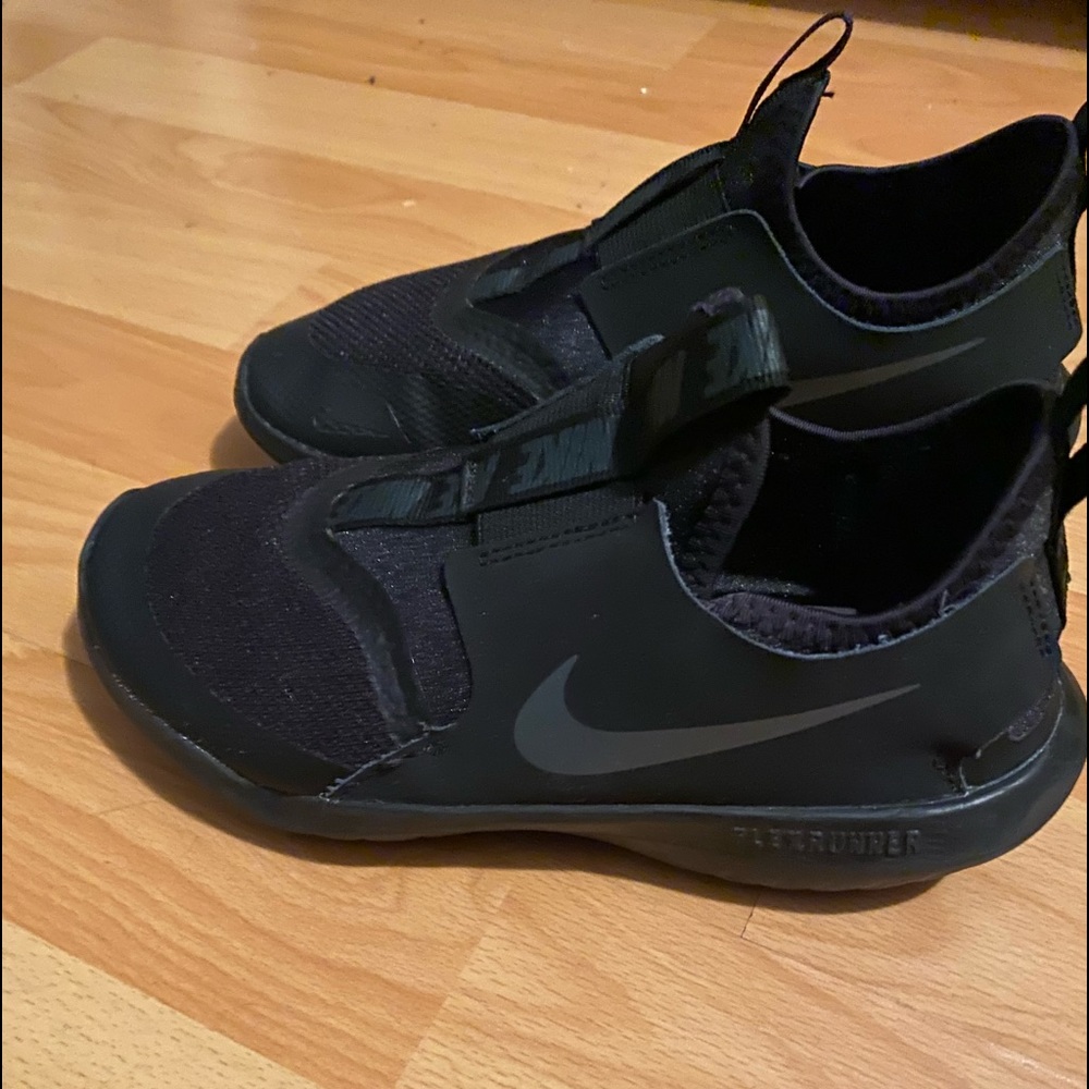New!! NIKE running/walking sneakers